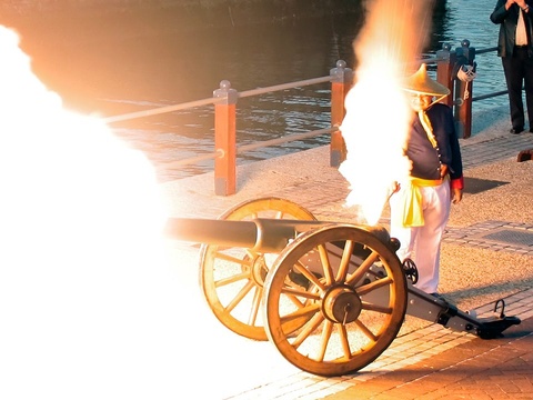 Chavonnes Battery, 9 pound Muzzle Loading cannon in action
